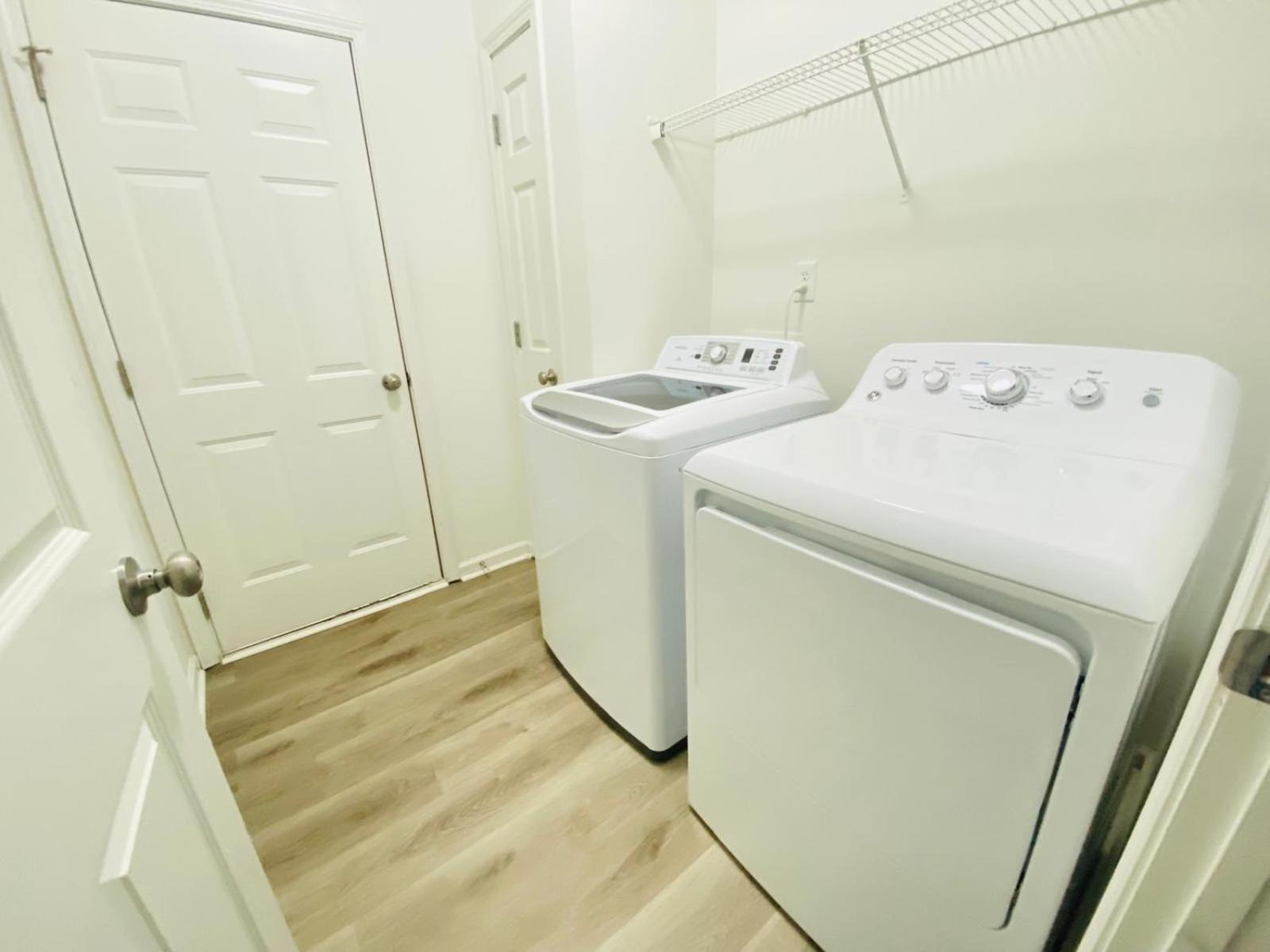Private Room & Bathroom Close To Downtown 롤리 외부 사진