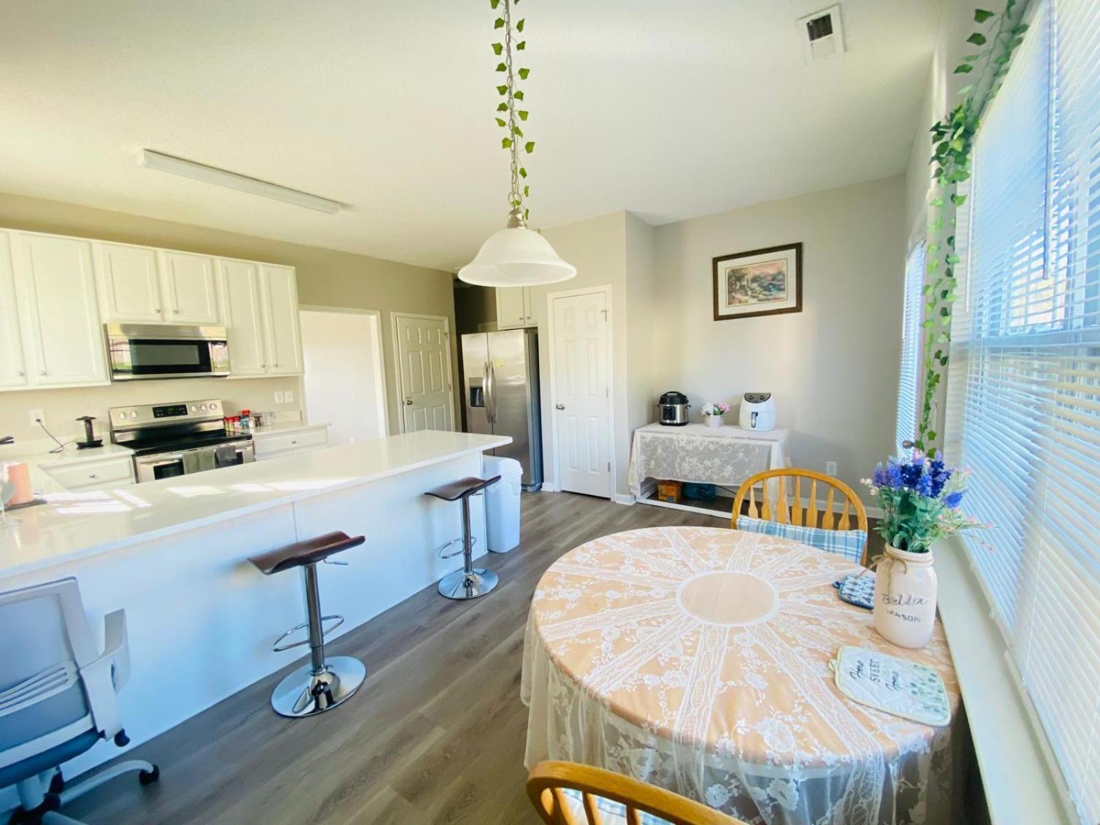 Private Room & Bathroom Close To Downtown 롤리 외부 사진